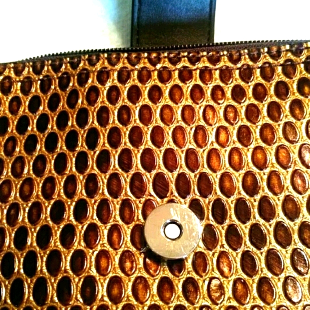 FINAL SALE*NEW* CROSSBODY BAG. - Picture 7 of 8